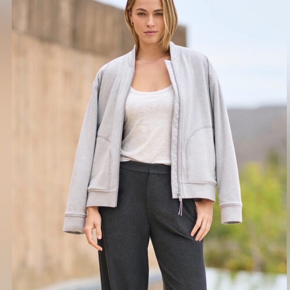 Vuori Halo Basin Bomber in Pale Grey Heather, size S NWT